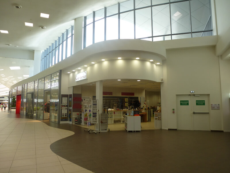 Boutique Saint-Pierre-du-Mont (vue de droite)