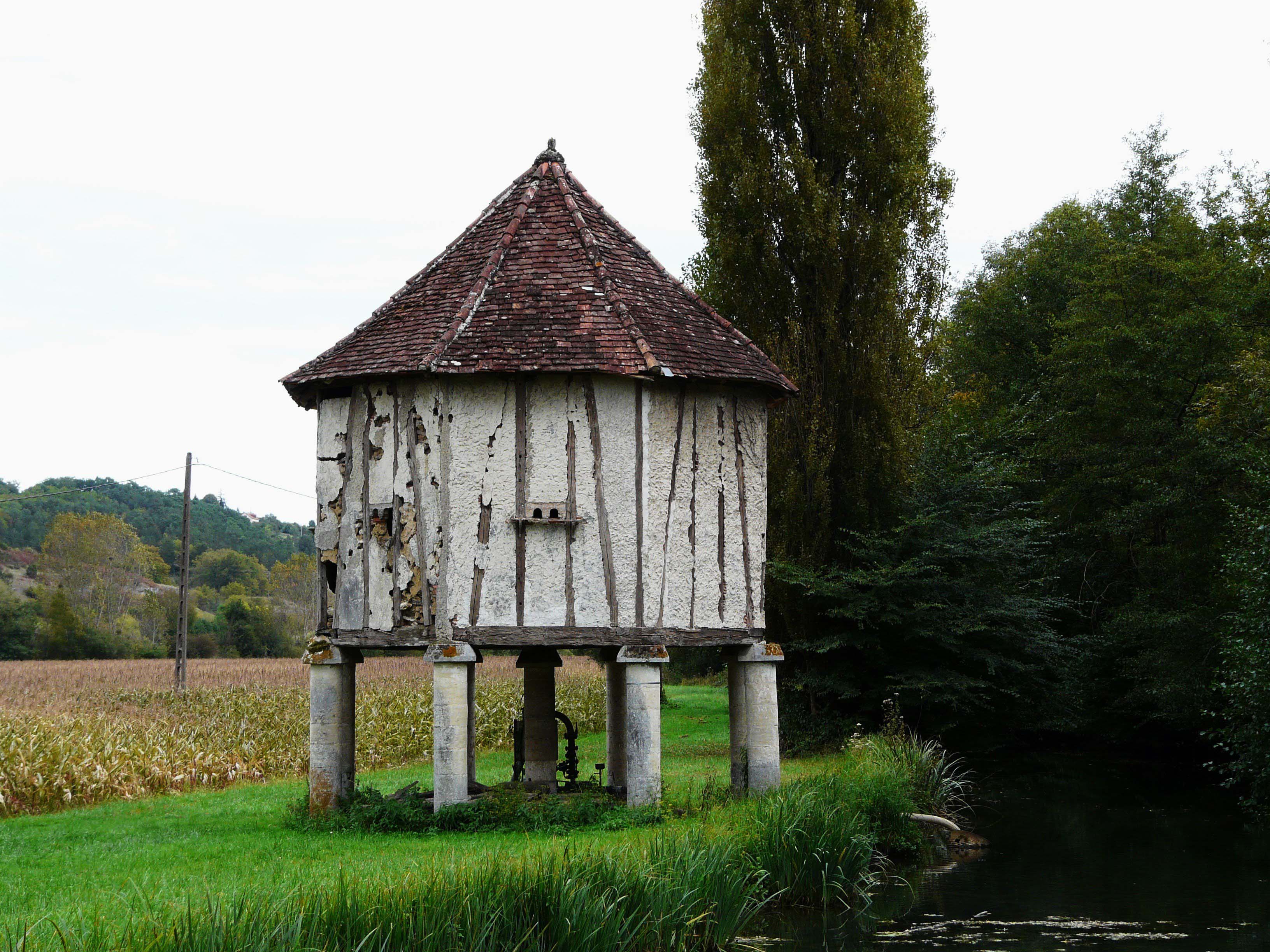 <span  class="uc_style_uc_tiles_grid_image_elementor_uc_items_attribute_title" style="color:#ffffff;">Pigeonnier - Château de Lieu-Dieu (Boulazac)</span>
