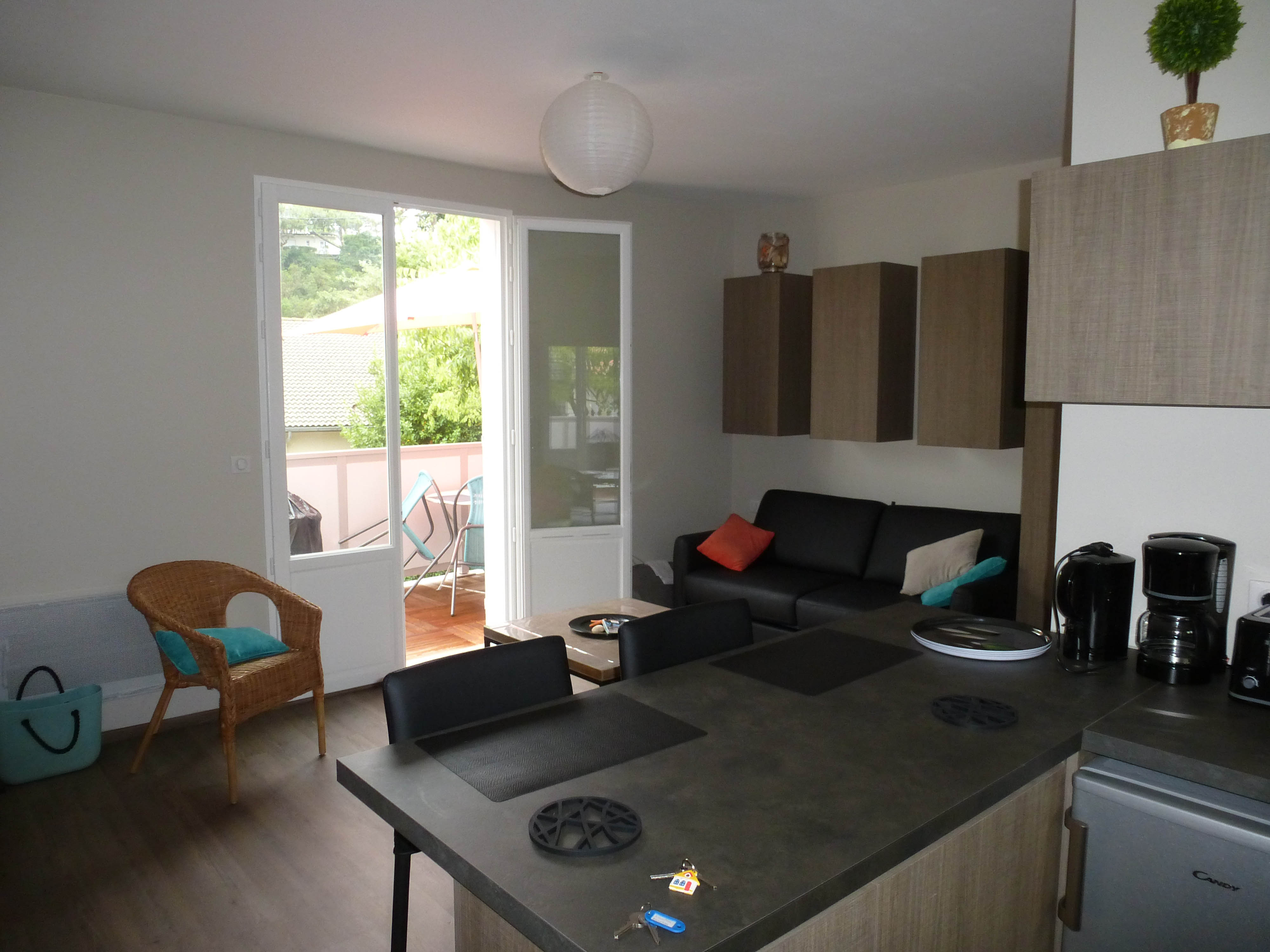 <span  class="uc_style_uc_tiles_grid_image_elementor_uc_items_attribute_title" style="color:#ffffff;">Maison Arcachon, intérieur</span>