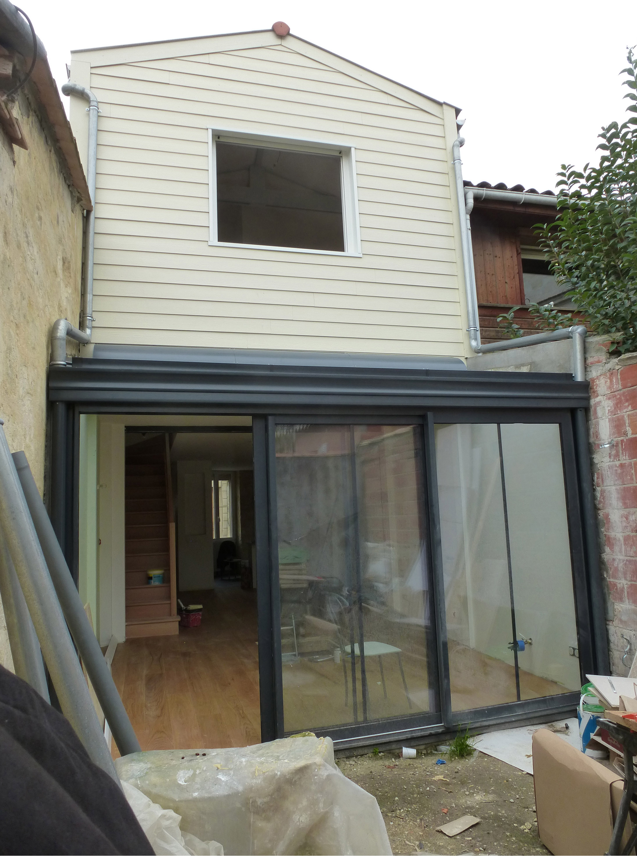 <span  class="uc_style_uc_tiles_grid_image_elementor_uc_items_attribute_title" style="color:#ffffff;">Maison Bouscat - Travaux cour</span>