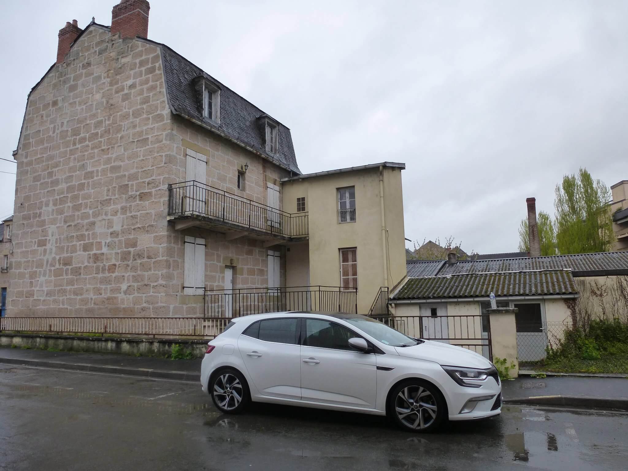 <span  class="uc_style_uc_tiles_grid_image_elementor_uc_items_attribute_title" style="color:#ffffff;">Maison rénovée en bureaux (Brive) - État des lieux</span>